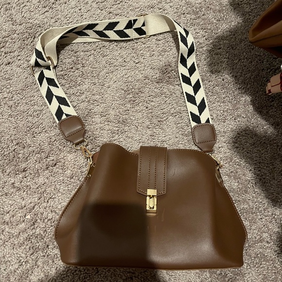 Chevron shoulder strap purse - Picture 4 of 6